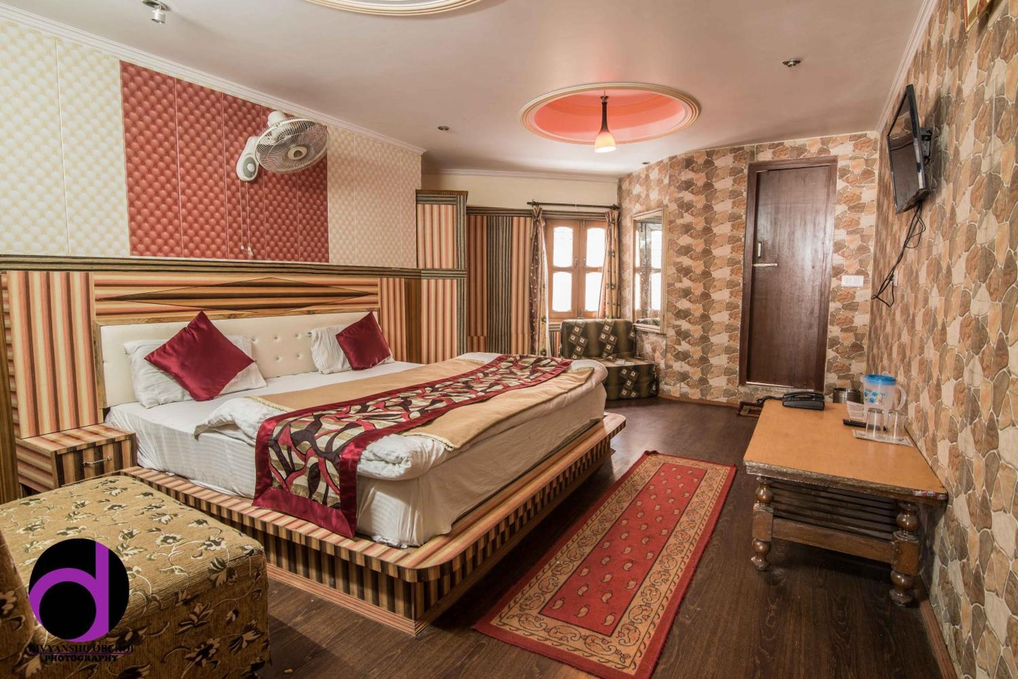 Moon Hotel Mallital, Near Nainital High Court מראה חיצוני תמונה
